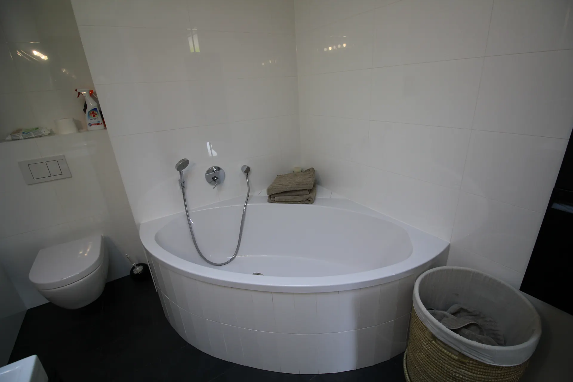 Haus Wien Badezimmer freistehende wanne – Immobilienmakler Wien | IZY Immobilien