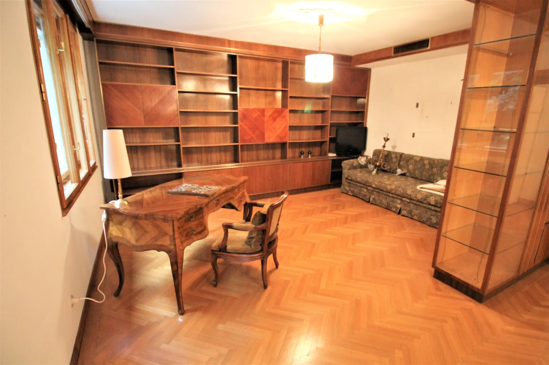 Haus Wien Wohnzimmer holzvertäfelung – Immobilienmakler Wien | IZY Immobilien