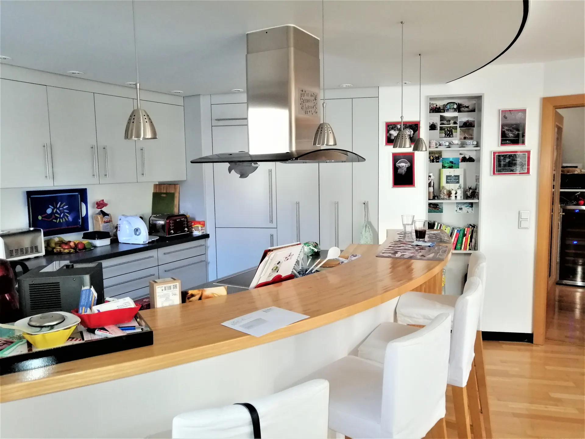 Wohnung Wien Wohnzimmer bücherregal – Immobilienmakler Wien | IZY Immobilien Wohnung Wien Wohnzimmer bücherregal – Immobilienmakler Wien | IZY Immobilien