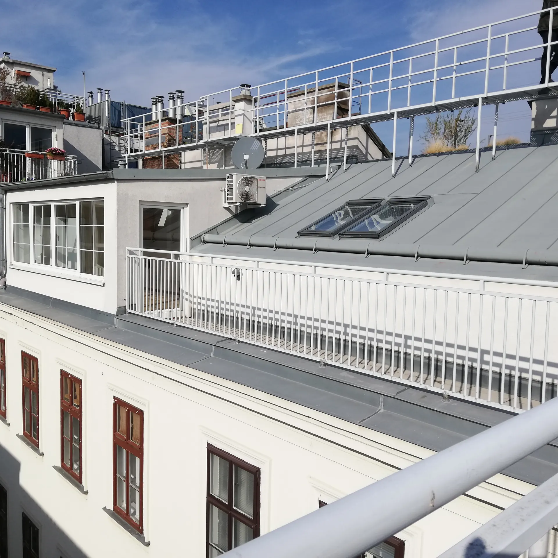 Altbau Wien Innenhof Dachterrasse – Immobilienmakler Wien | IZY Immobilien