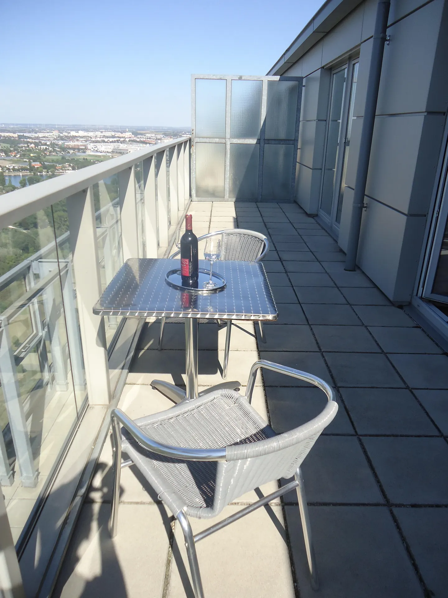 Balkon Wien Terrasse tisch – Immobilienmakler Wien | IZY Immobilien