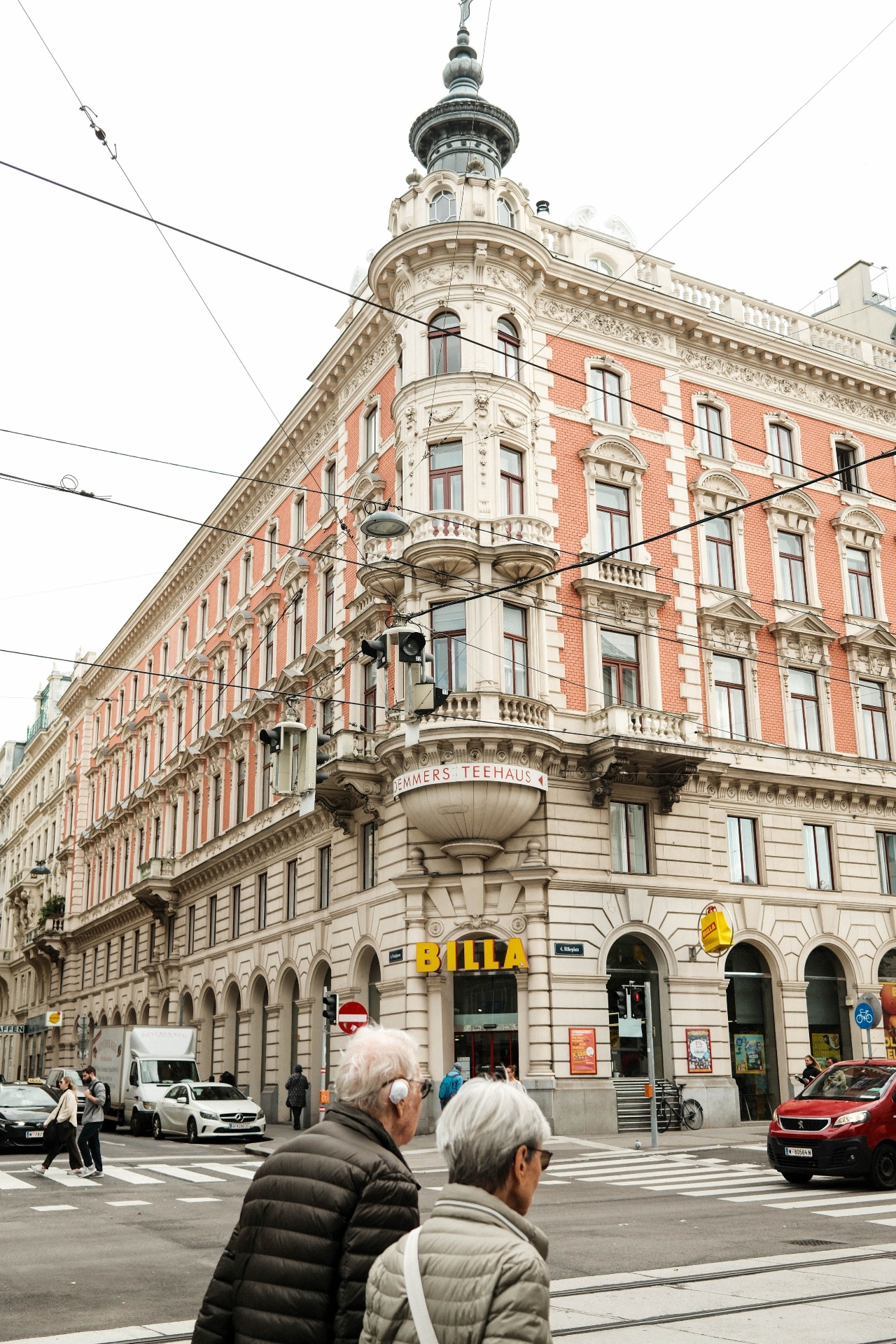 Wiener Gründerzeit-Eckhaus – Altbau-Besichtigung 1040 Wieden mit IZY-Immobilien