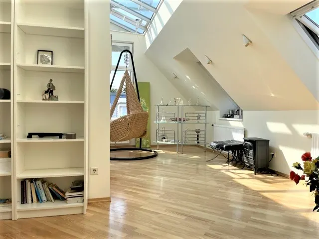 Dachgeschoss Loft Wien Wohnbereich – Immobilienmakler Wien | IZY Immobilien