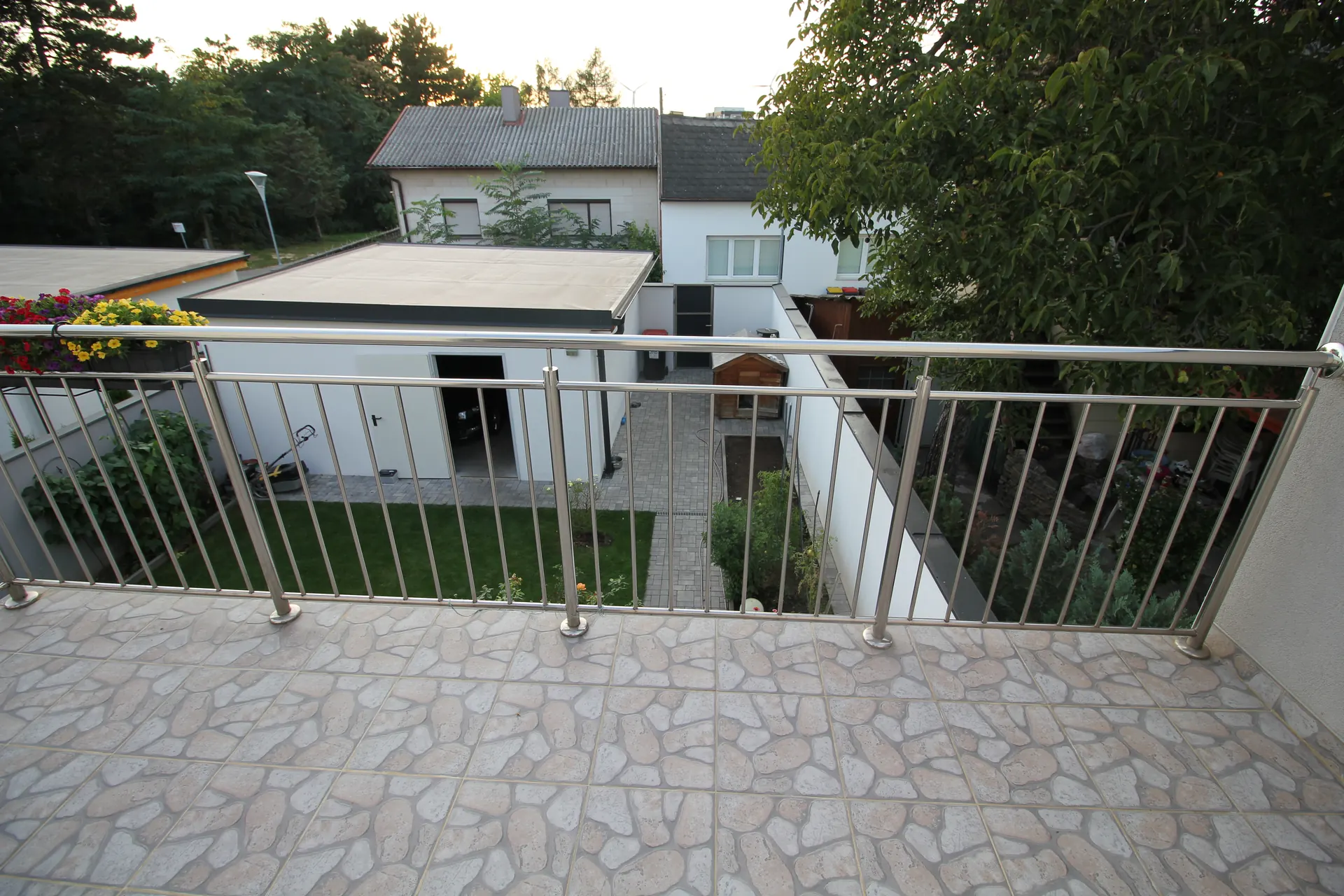 Haus Wien Fassade Terrasse – Immobilienmakler Wien | IZY Immobilien Haus Wien Fassade Terrasse – Immobilienmakler Wien | IZY Immobilien