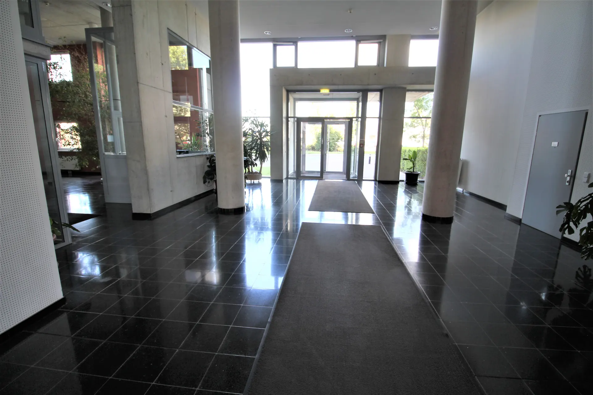 Wien Neubau Lobby empfang – Immobilienmakler Wien | IZY Immobilien
