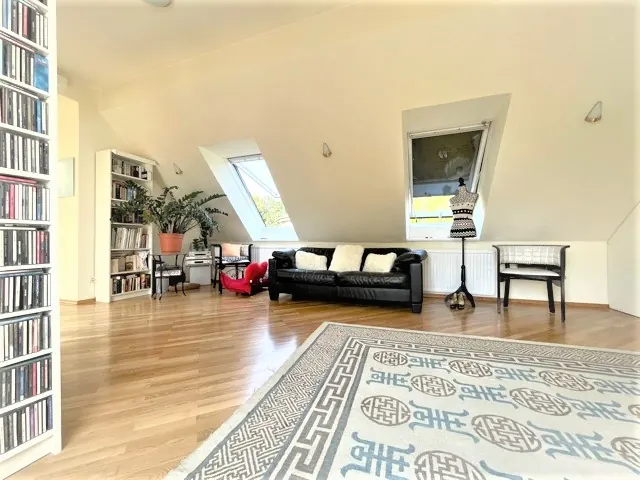 Dachgeschoss Loft Wien regalwand – Immobilienmakler Wien | IZY Immobilien Dachgeschoss Loft Wien regalwand – Immobilienmakler Wien | IZY Immobilien