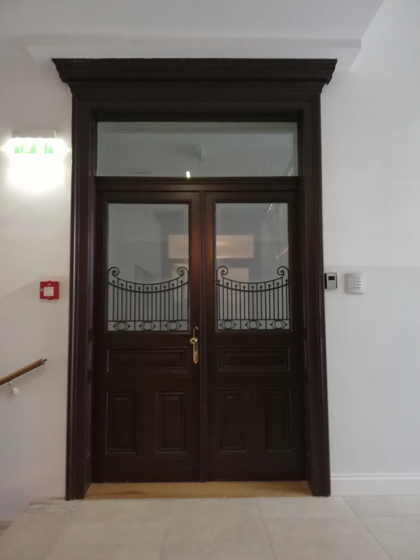 Altbau Wien eingangstür detail – Immobilienmakler Wien | IZY Immobilien